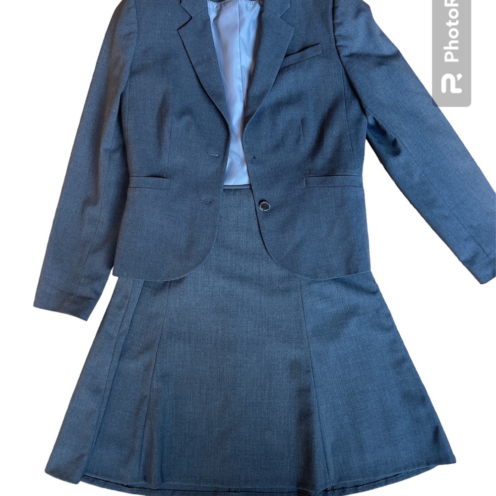 CALVIN KLEIN SUIT SIZE 8 GRAY